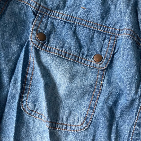 FOREVER21 Denim Roll Sleeve Shirt Jacket Shacket ✨ 50% OFF BUNDLES ✨ - Picture 7 of 7